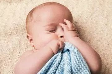 母乳不过敏奶粉过敏是怎么回事,宝宝吃奶粉一开始不过敏后来过敏