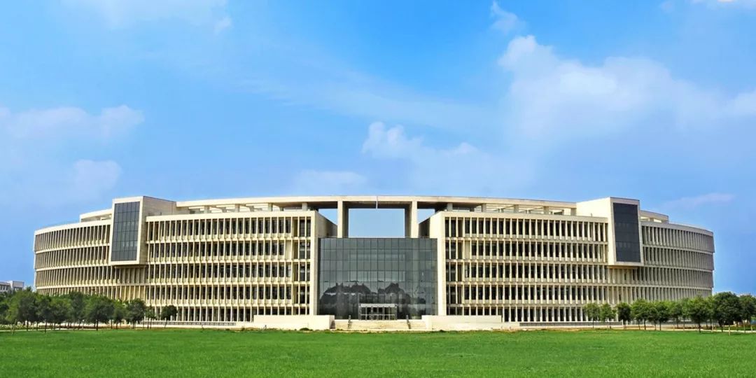 「改革开放中的今天」2016年11月15日，河北省历史上第一包经RH精炼炉冶炼的高质量钢水在唐钢诞生