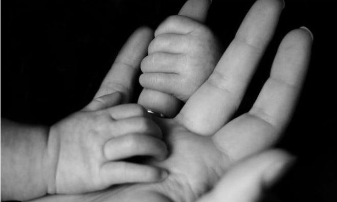 刘强东妹妹疑难产去世：“成为妈妈”，是女人这辈子要付出的最大代价