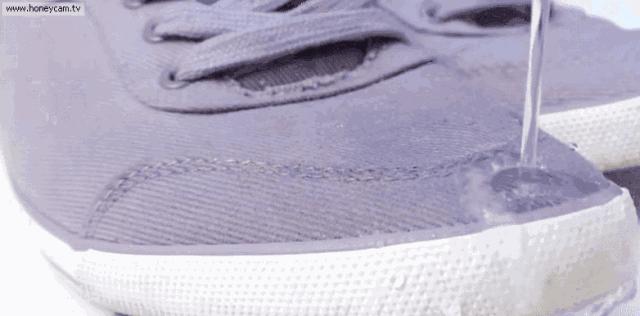 她用吹风机对着厨房墙壁吹一下，结果邻居个个都学她！