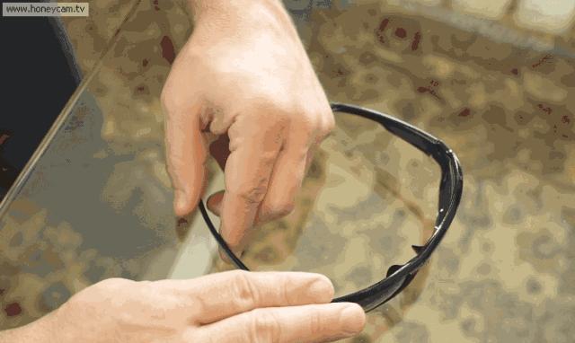 她用吹风机对着厨房墙壁吹一下，结果邻居个个都学她！