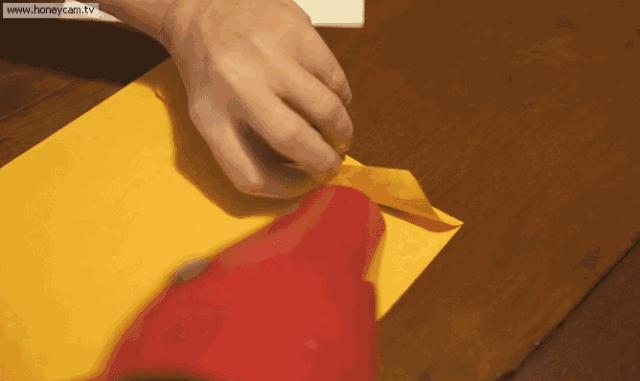 她用吹风机对着厨房墙壁吹一下，结果邻居个个都学她！