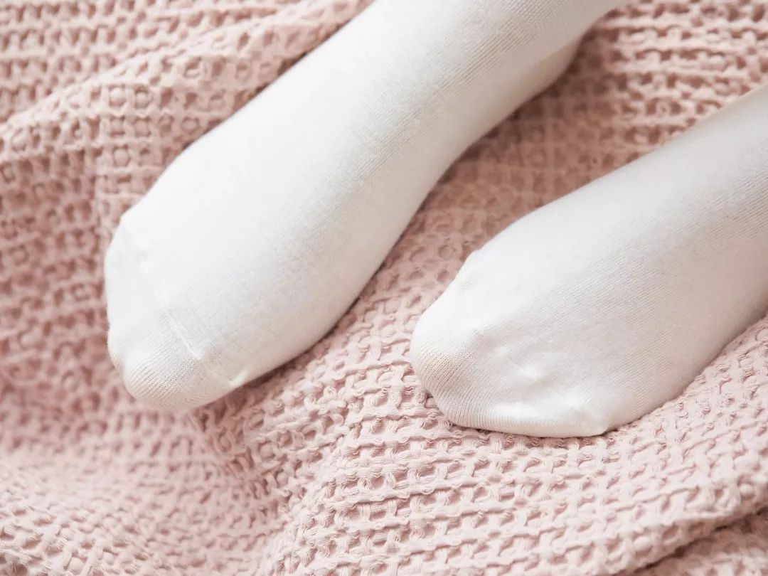 利用秸秆做袜子,用泥土做袜子