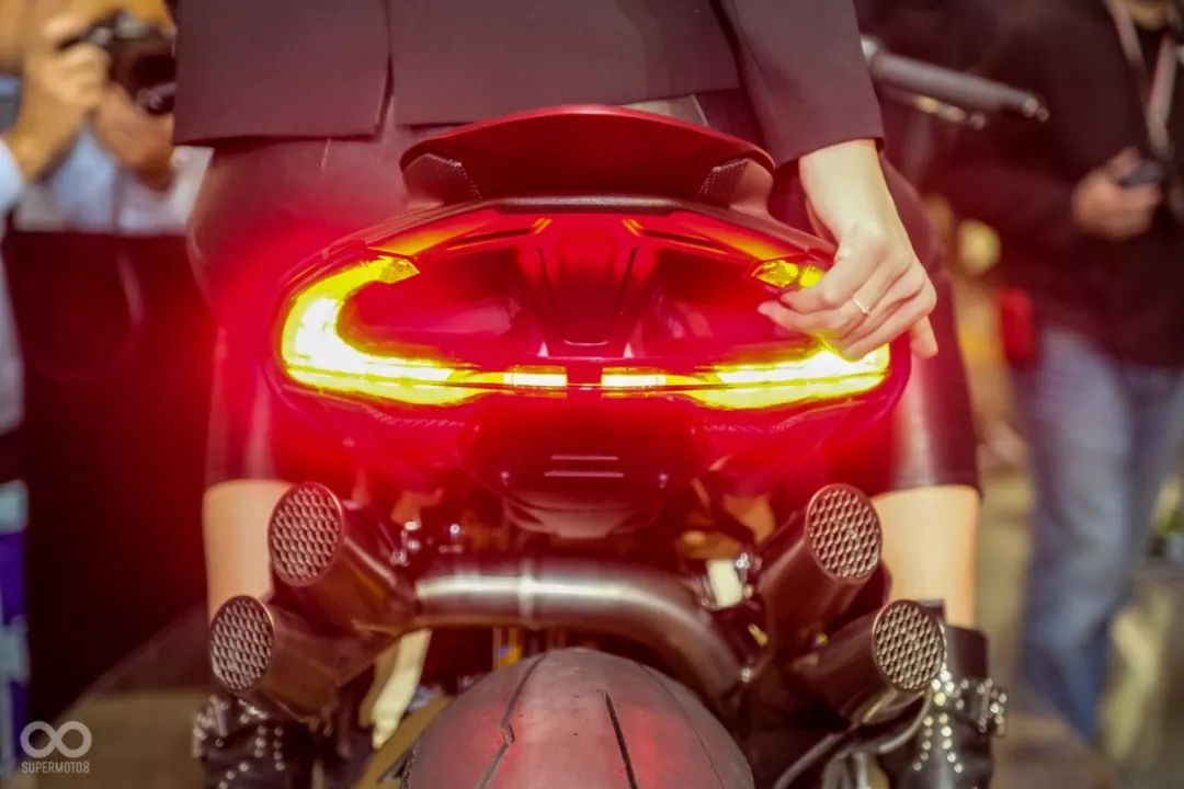 奥古斯塔brutale800复古,奥古斯塔艺术品