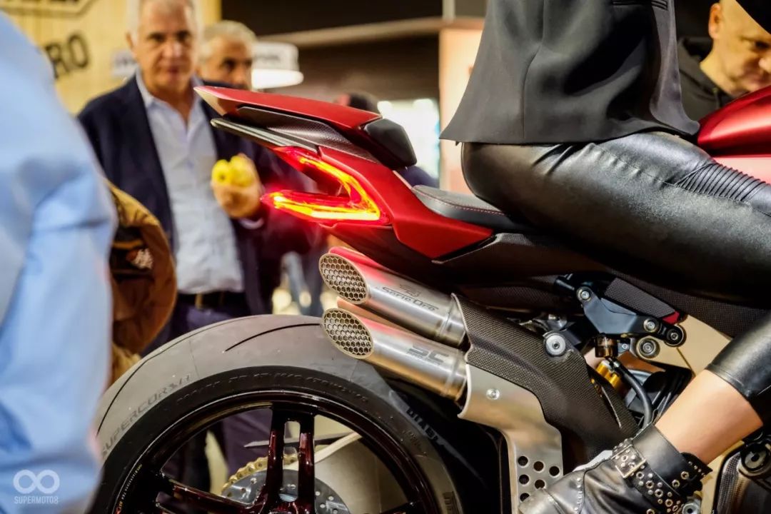 奥古斯塔brutale800复古,奥古斯塔艺术品