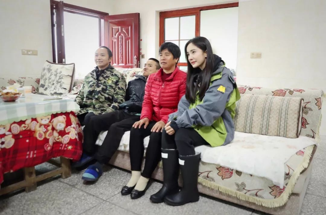 好吃到停不下来糯米饭团子,杨幂平江扶贫