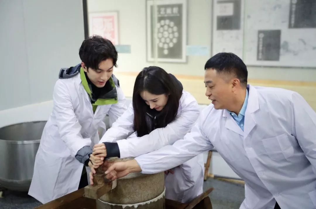 好吃到停不下来糯米饭团子,杨幂平江扶贫