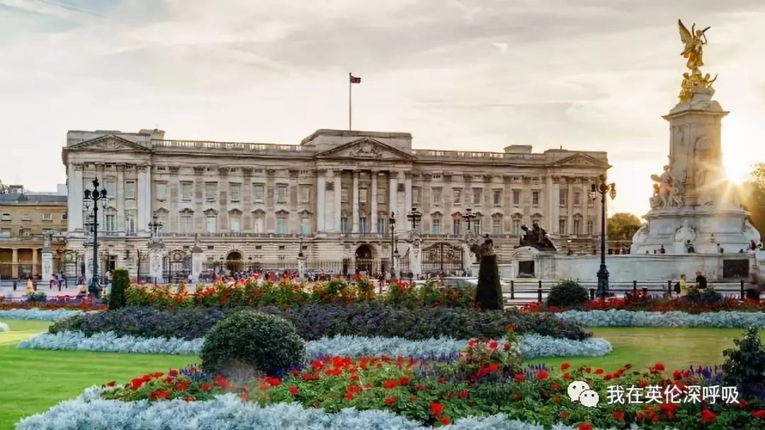 「皇室追踪」女王办公的白金汉宫，周末度假的温莎城堡，威廉凯特，哈利梅根居住的肯辛顿宫，不只可以在门口照个像，其实也可以进去转转