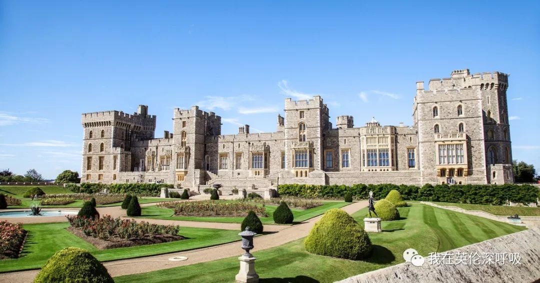 「皇室追踪」女王办公的白金汉宫，周末度假的温莎城堡，威廉凯特，哈利梅根居住的肯辛顿宫，不只可以在门口照个像，其实也可以进去转转
