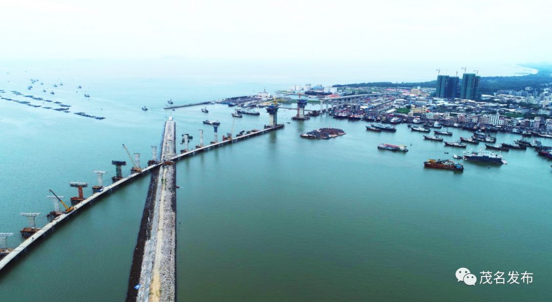 茂名港博贺新港区30万吨级航道,张家港亿吨大港的崛起