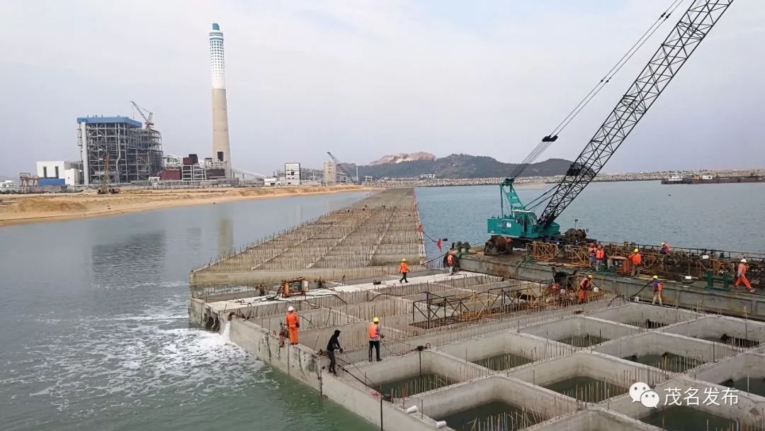 茂名港博贺新港区30万吨级航道,张家港亿吨大港的崛起
