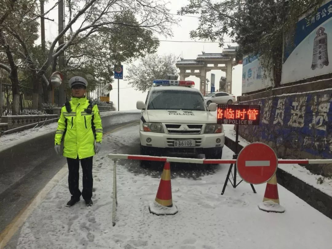 受天气影响甘肃多条高速临时管制,甘肃多地降雪部分高速临时管制