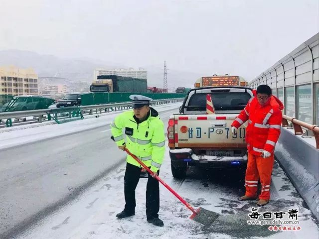 受天气影响甘肃多条高速临时管制,甘肃多地降雪部分高速临时管制