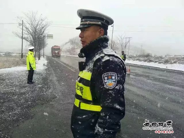 受天气影响甘肃多条高速临时管制,甘肃多地降雪部分高速临时管制
