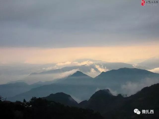 看看云南昭通彝良的风景,看昭通夜景的山