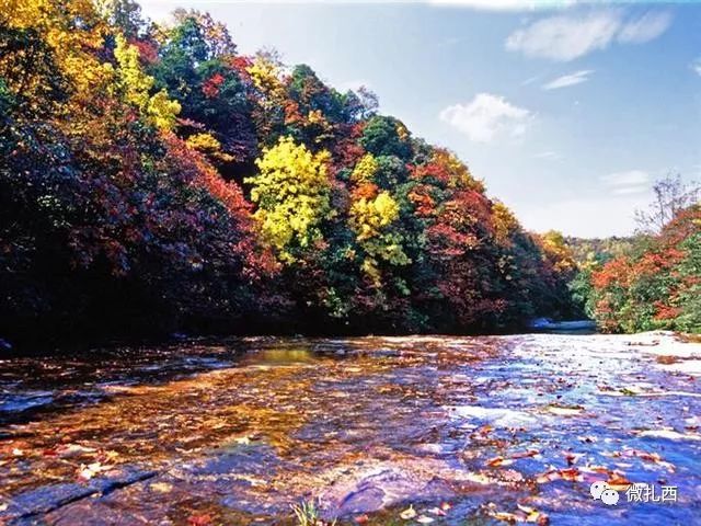 看看云南昭通彝良的风景,看昭通夜景的山