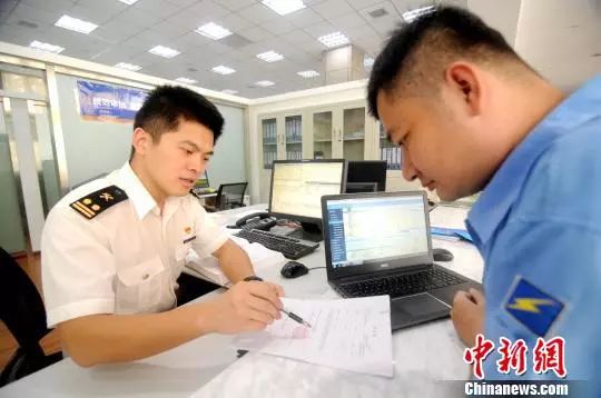 出国回国帮别人带东西的烦恼,出国要小心别人送的东西不能要