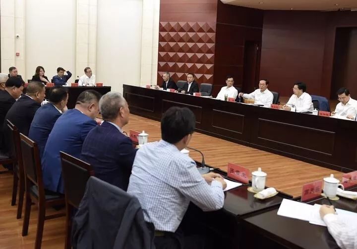 「聚焦」车俊接受新华社采访：“要把民营企业家搞得香香的，把民营经济做得壮壮的”