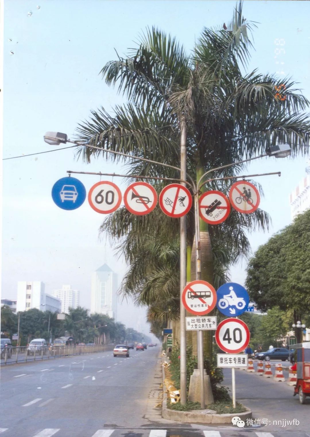 交通指示牌有个礼包的标志,江西省交通标牌