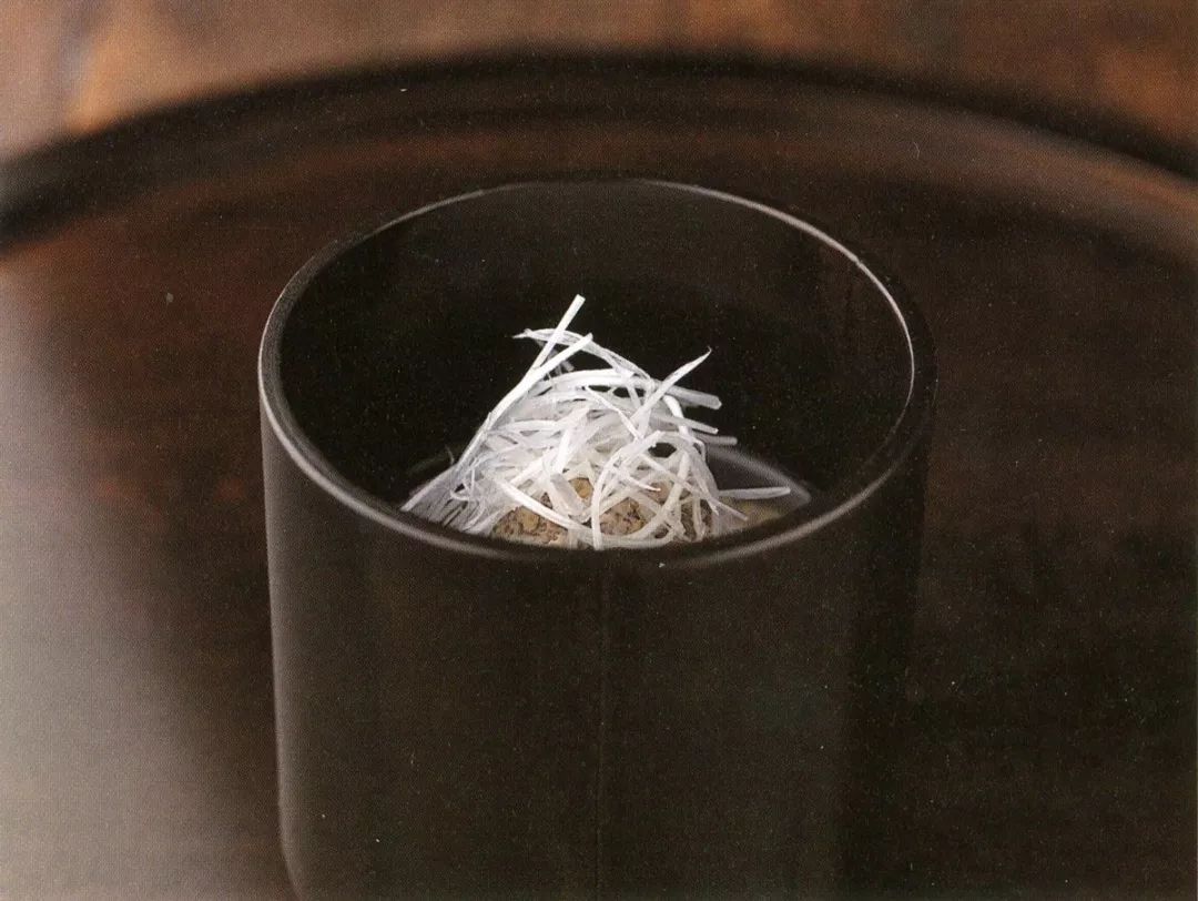 一只小小的碗,一个小小的碗