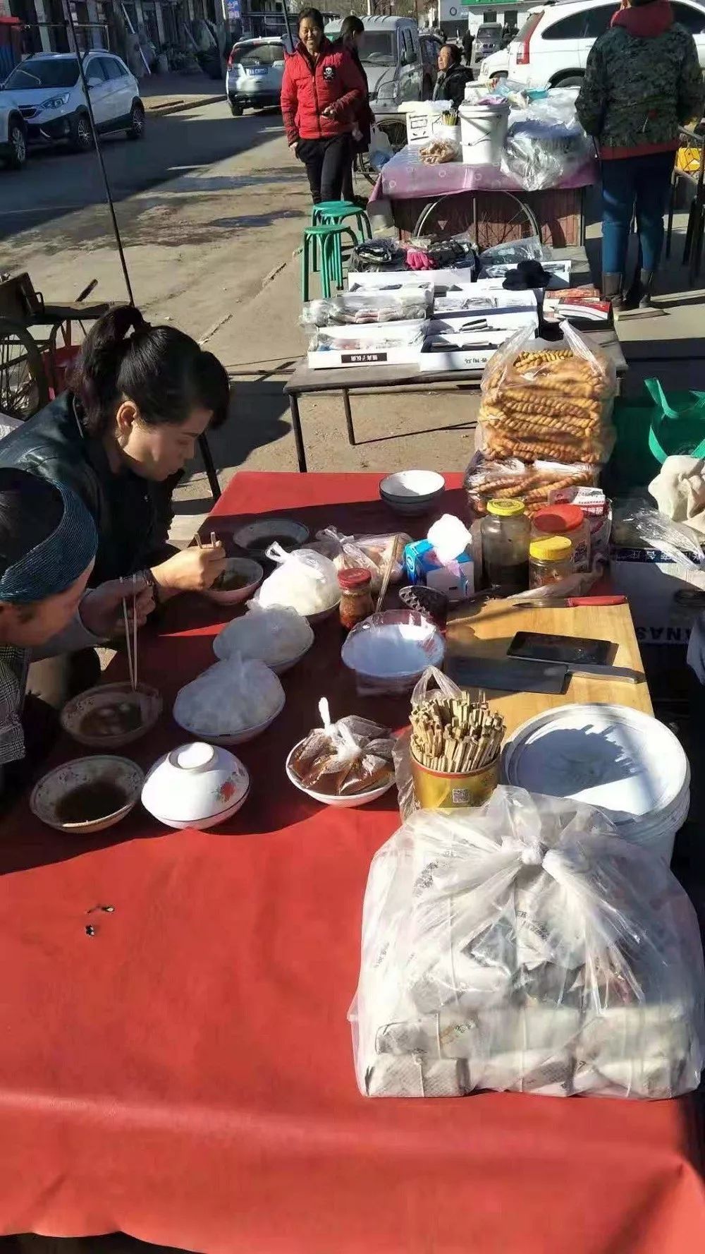 「本土」碗托情长