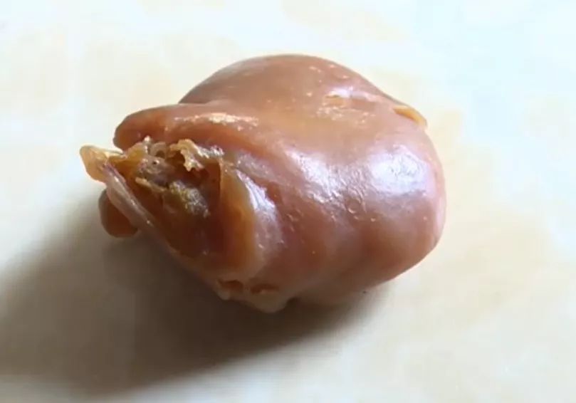 女子杀鸡得上亿元鸡宝,杀鸡发现什么东西值钱