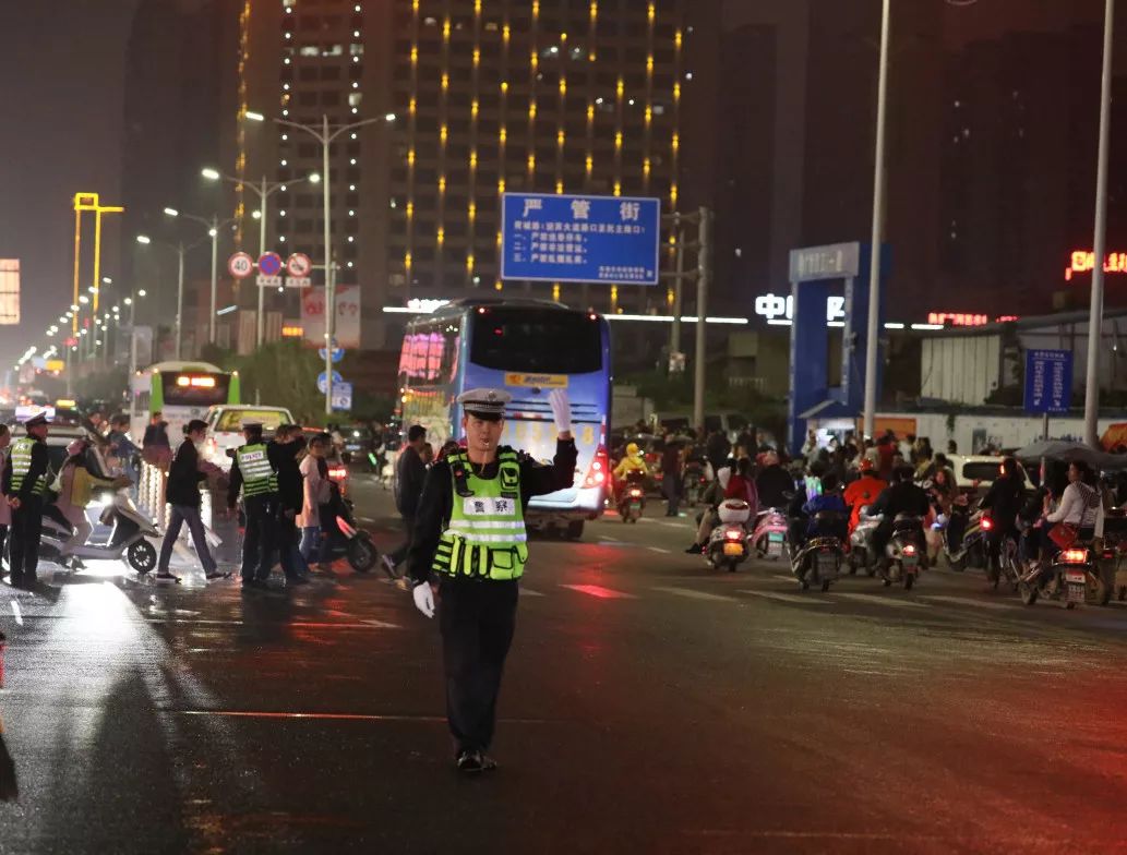 谭校长2010年演唱会现场版,谭校长94演唱会