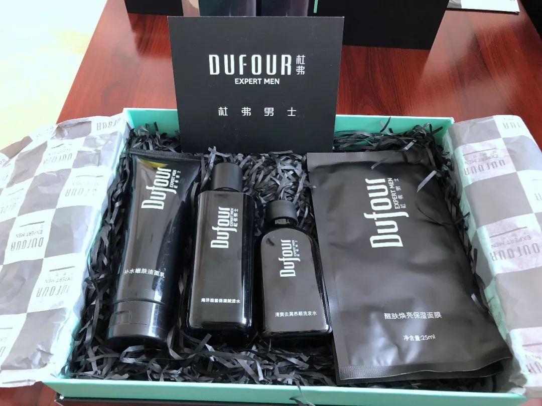 90后女大学生回乡创业圆梦,90后女大学生回乡创业搞养殖