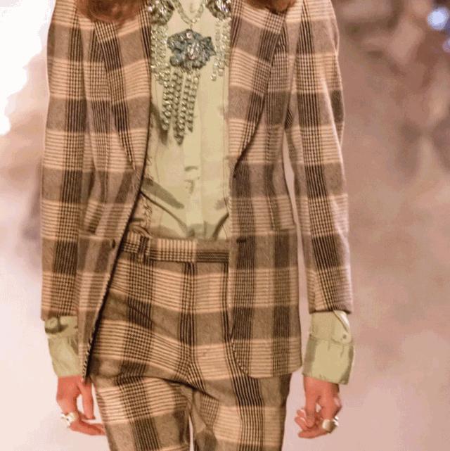 gucci澶嶅彜鎼厤,gucci澶嶅彜椋庢牸鎼厤