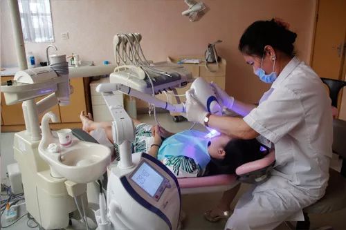 君君有货丨女明星也用美牙精华，超修复洁净的牙膏伴侣