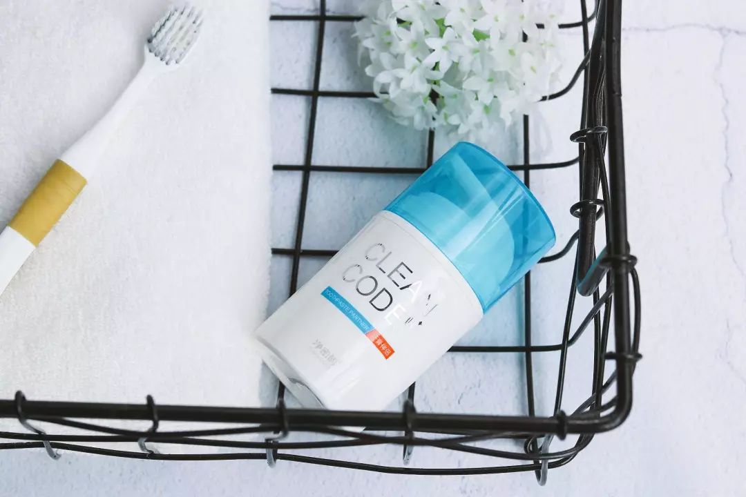 君君有货丨女明星也用美牙精华，超修复洁净的牙膏伴侣