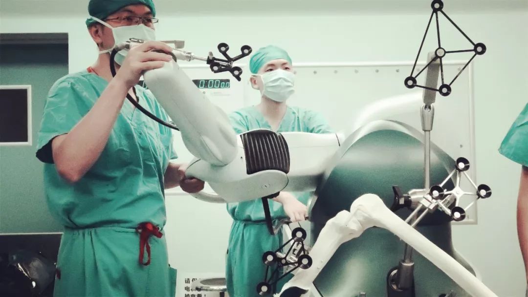 得了膝关节骨质增生的症状有哪些,轻度颈椎骨质增生会出现哪些症状