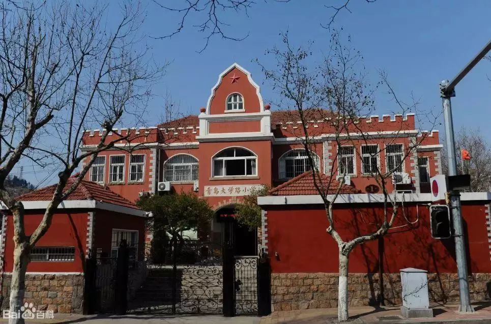 男子家长暴打42岁女老师,学生家长殴打女老师被拘10天