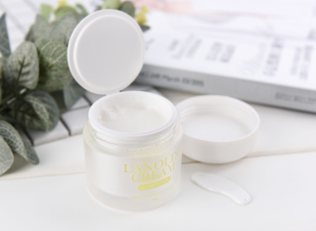 预告｜平价好用的澳洲绵羊油面霜，滋润不油腻，吸收好，擦完皮肤光滑柔软，还能用来卸妆，护发，软化脚部死皮，一瓶多用，实在！