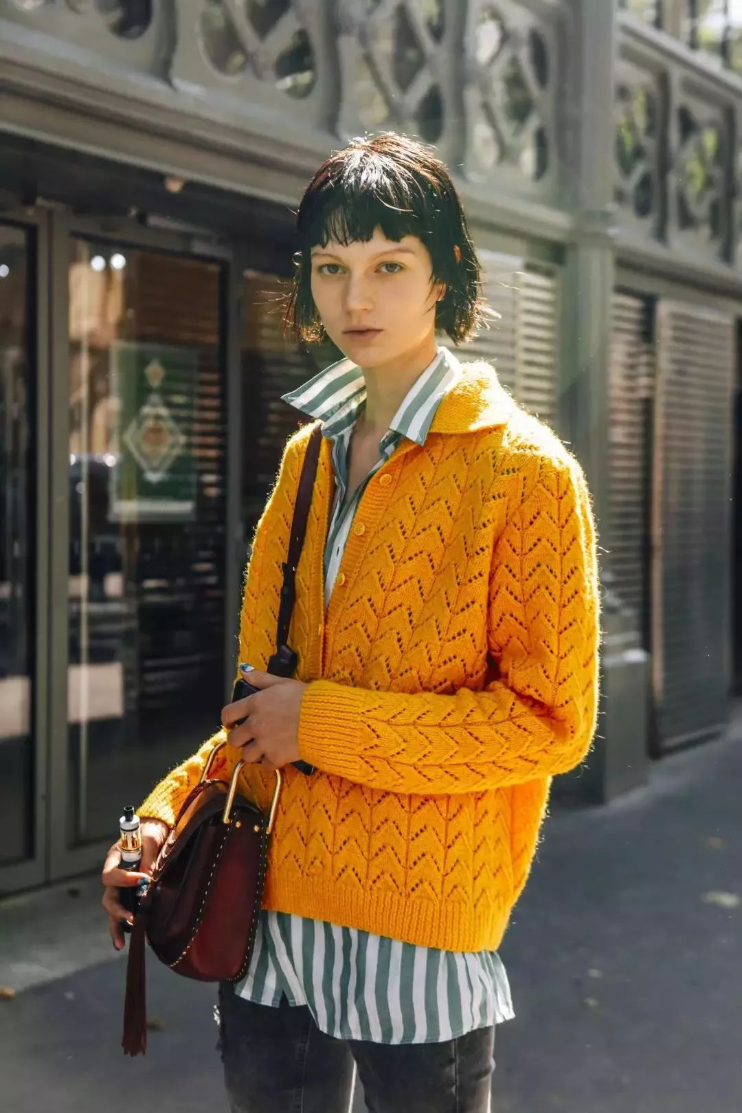 毛衣衬衫最温暖的叠穿套路,衬衫内穿外搭毛衣