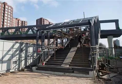 安全多了！长春北方市场和中日联谊医院门前建天桥了