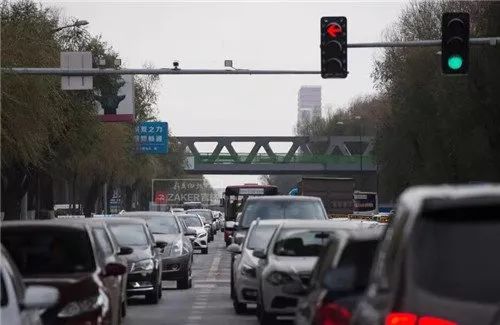 安全多了！长春北方市场和中日联谊医院门前建天桥了