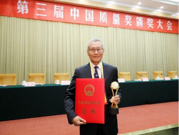 10年行走在悬崖边，民众信任度降到冰点……看国产奶粉的自救之路！