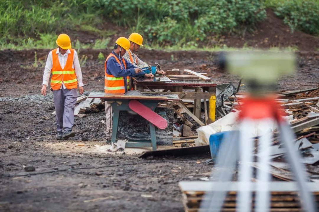 小区保安不让外卖员进,保安不让120进小区