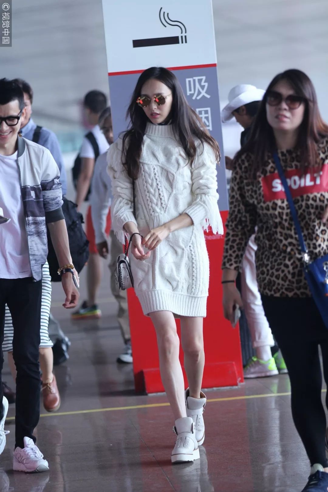 针织裙有静电粘腿妙招,哪种半身裙显腿长