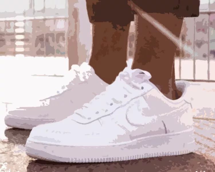 这届大牌不行,潮牌行