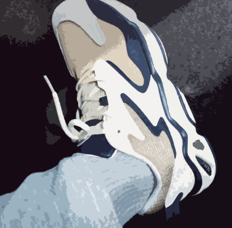 这届大牌不行,潮牌行