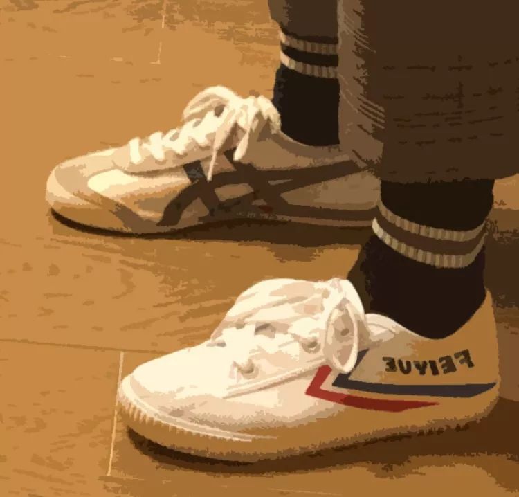 这届大牌不行,潮牌行