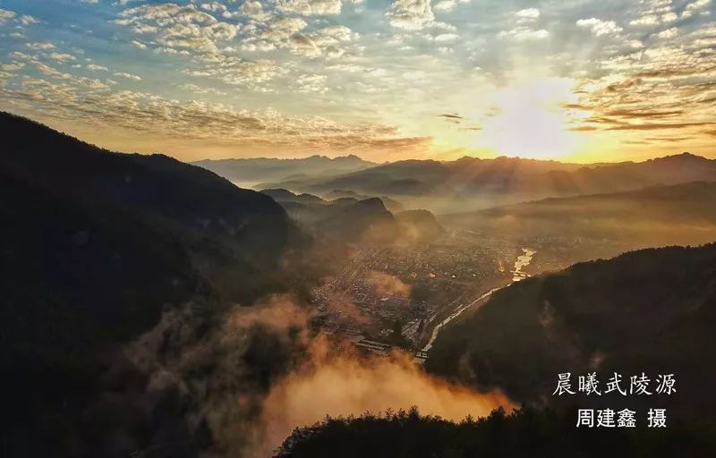 儿子赖床不工作父亲气急败坏,儿子赖床不工作父亲放火