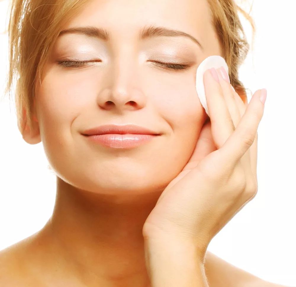 肌肤水润滋养秋冬干燥,肌肤水润嫩滑保湿护肤品