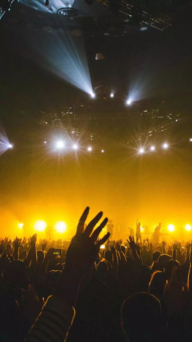 iphone好看的遮挡时间壁纸,iphone会亮的壁纸大全