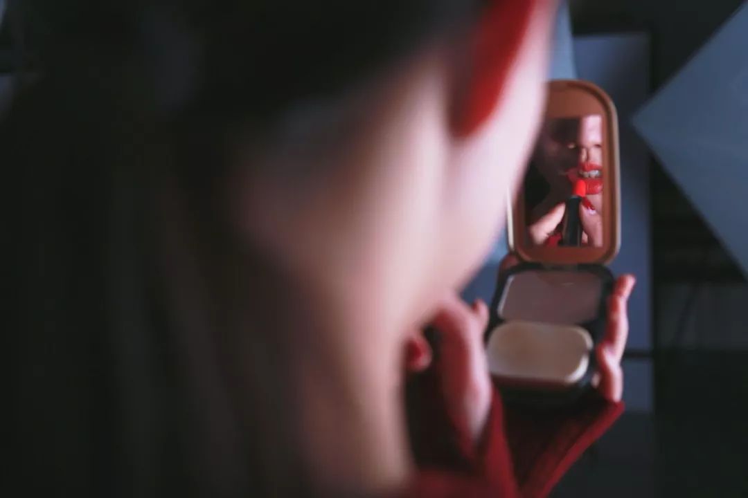 她们用自己的身体,建起了一幢幢泣血的“姐妹楼”