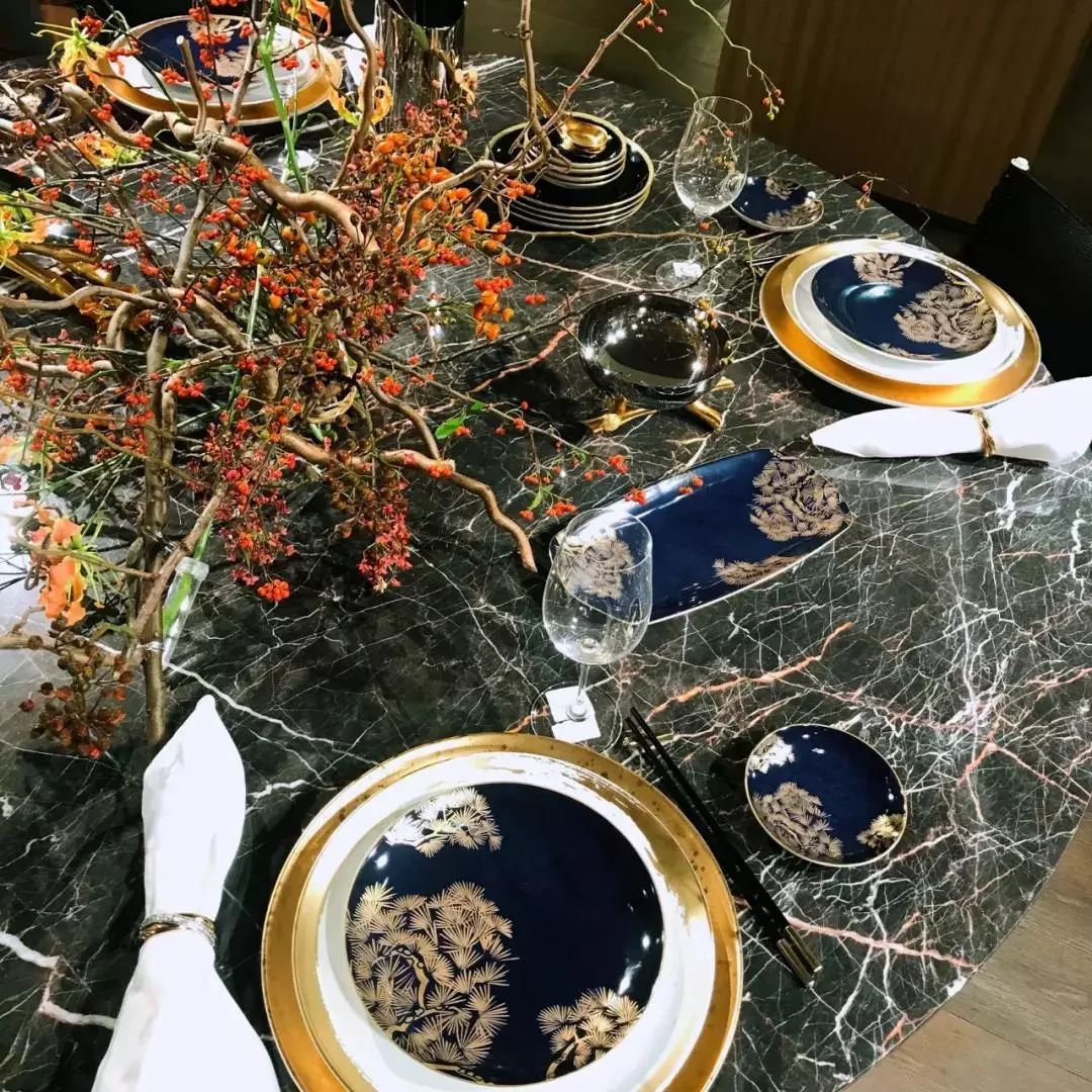 怎么营造浪漫餐桌,怎么布置餐桌有仪式感