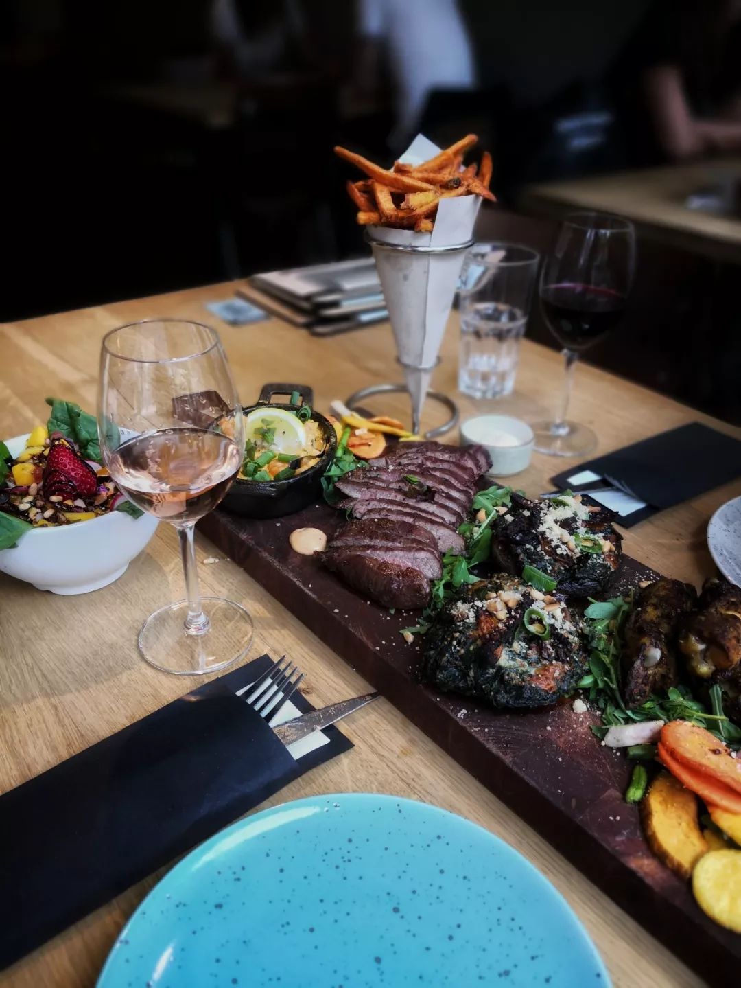 荷兰寻味|木板上的荷式下午茶:Borrelplank,这些好店不能错过!