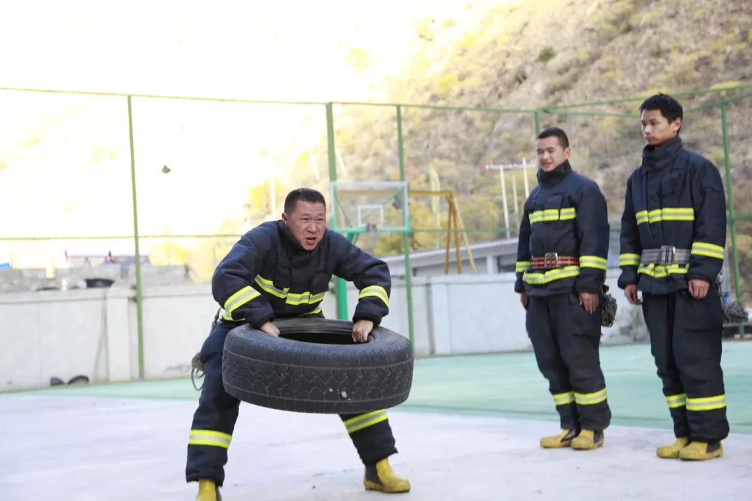 雪域高原上的“倔强”年华——记全国第四届“十大杰出消防卫士”杨武东